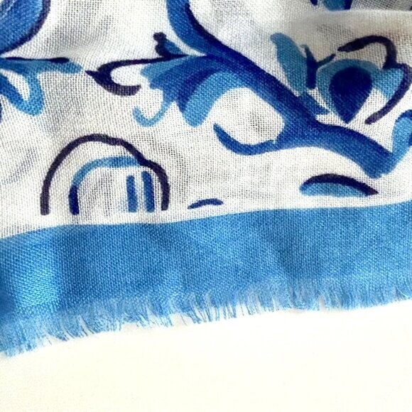 La Seine Women's Scarf Wrap Scarf Blue White Floral Geometric Fringe Classic NEW - Picture 4 of 7